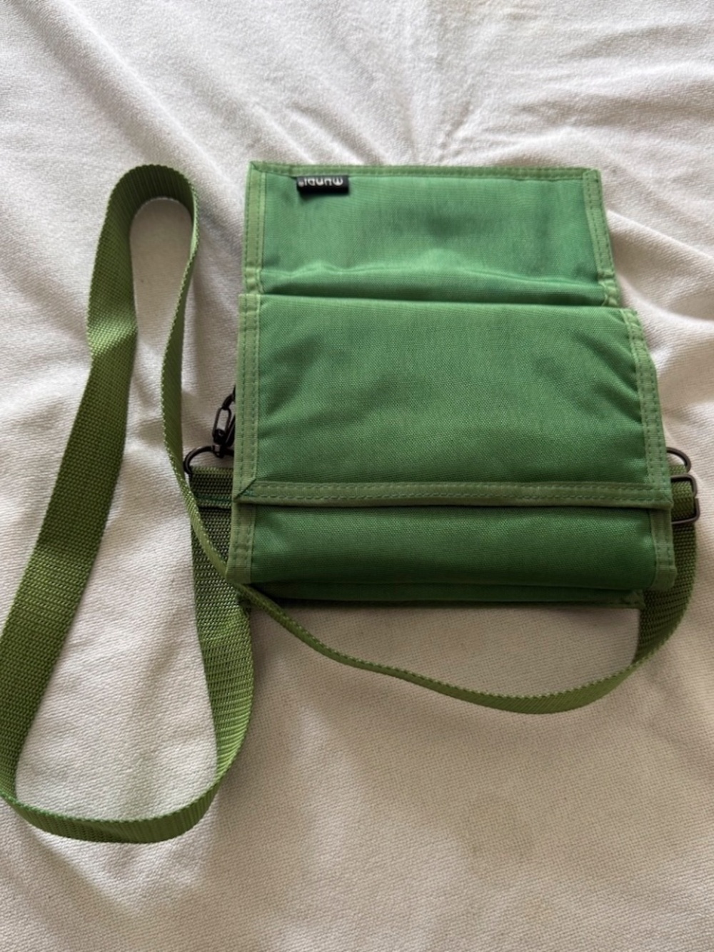 Vintage Mundi Green Crossbody Organizer Wallet NWT